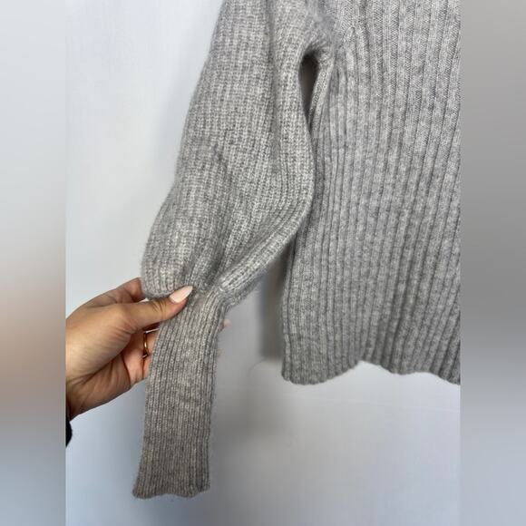 AQUA Balloon Sleeve Grey 100% Cashmere Sweater Size Small - Picture 3 of 8